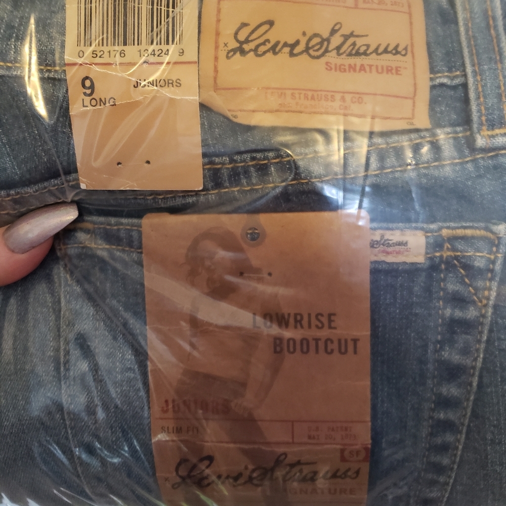 Levi jeans. N.W.T.